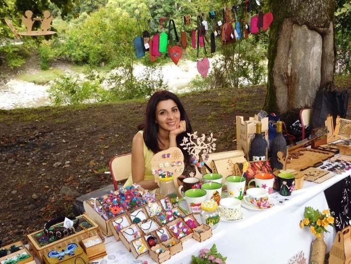 Malo Kotua, an artist and handicrafts producer from Gali in the Russian-occupied Georgian region of Abkhazia, is proving that women entrepreneurs can succeed in difficult circumstances. 