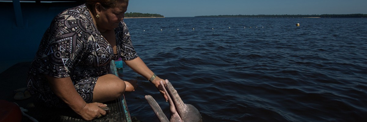 USAID/Brazil, in cooperation with the United States Forest Service, promotes community engagement in socio-environmental sustainable economic activities, such as community-based tourism in the Anavilhanas National Park in the Amazonas state. Photo: Bruno Kelly -USAID/Brazil. 